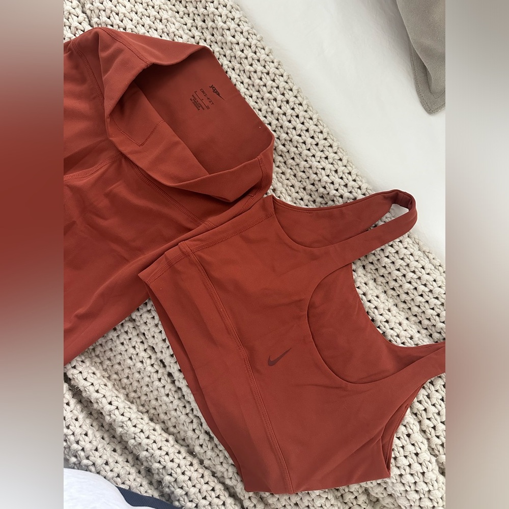 Nike Rust Red Women's Top - Picture 2 of 2